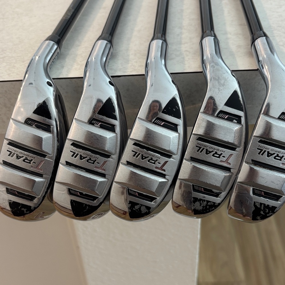 2022 Cobra T-Rail irons.  6,7,8,9,P Women’s flex with women’s new grips.